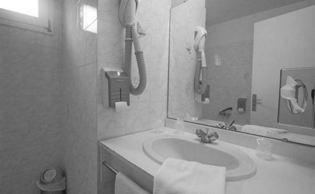 Hotel-Restaurant De L'Abbaye Plancoet Номер фото