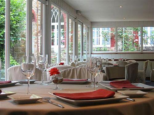 Hotel-Restaurant De L'Abbaye Plancoet Ресторан фото